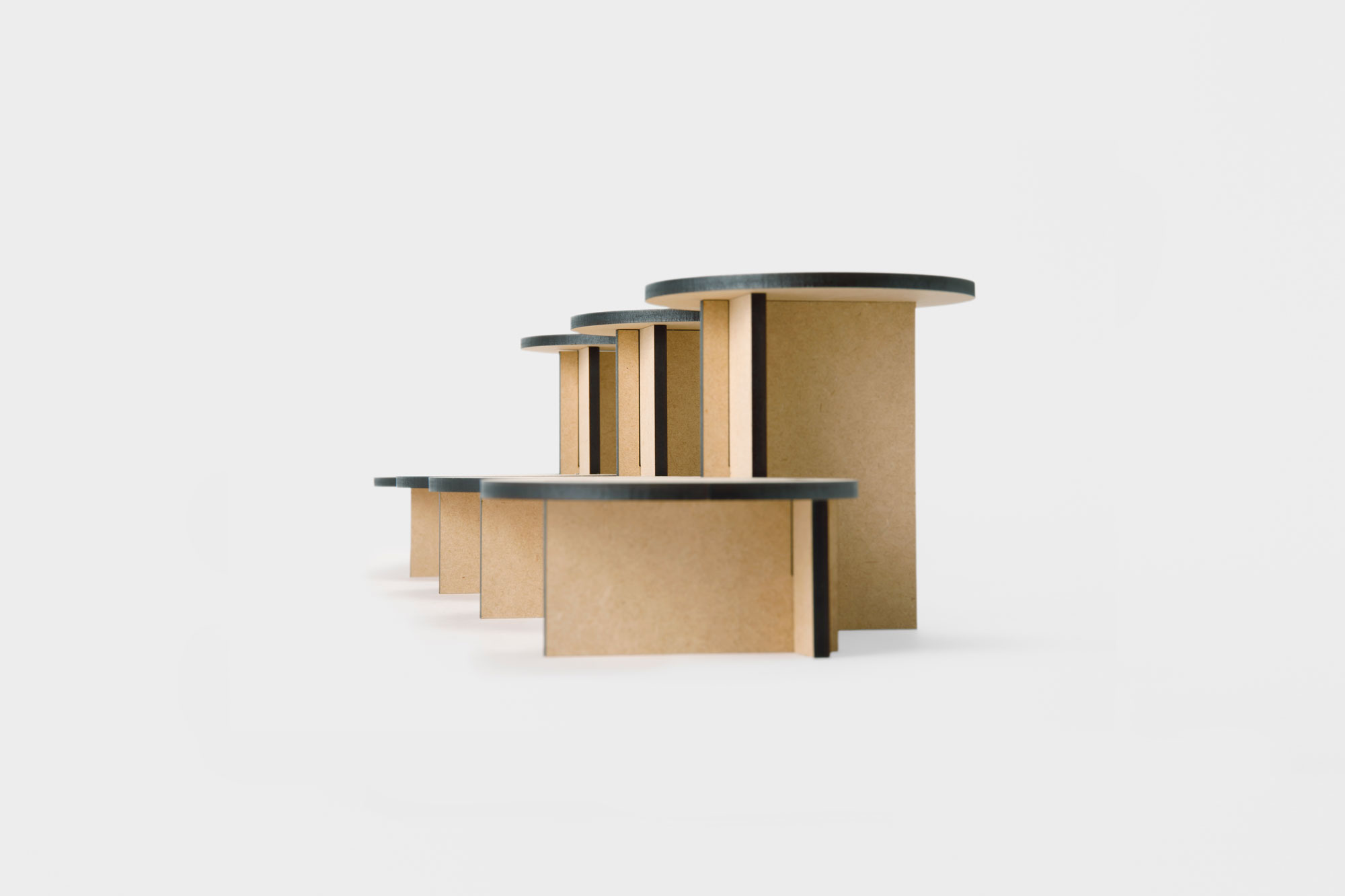 ひな壇ディスプレイ 7段（マルシェ什器） | CAINZ DIY MARKET