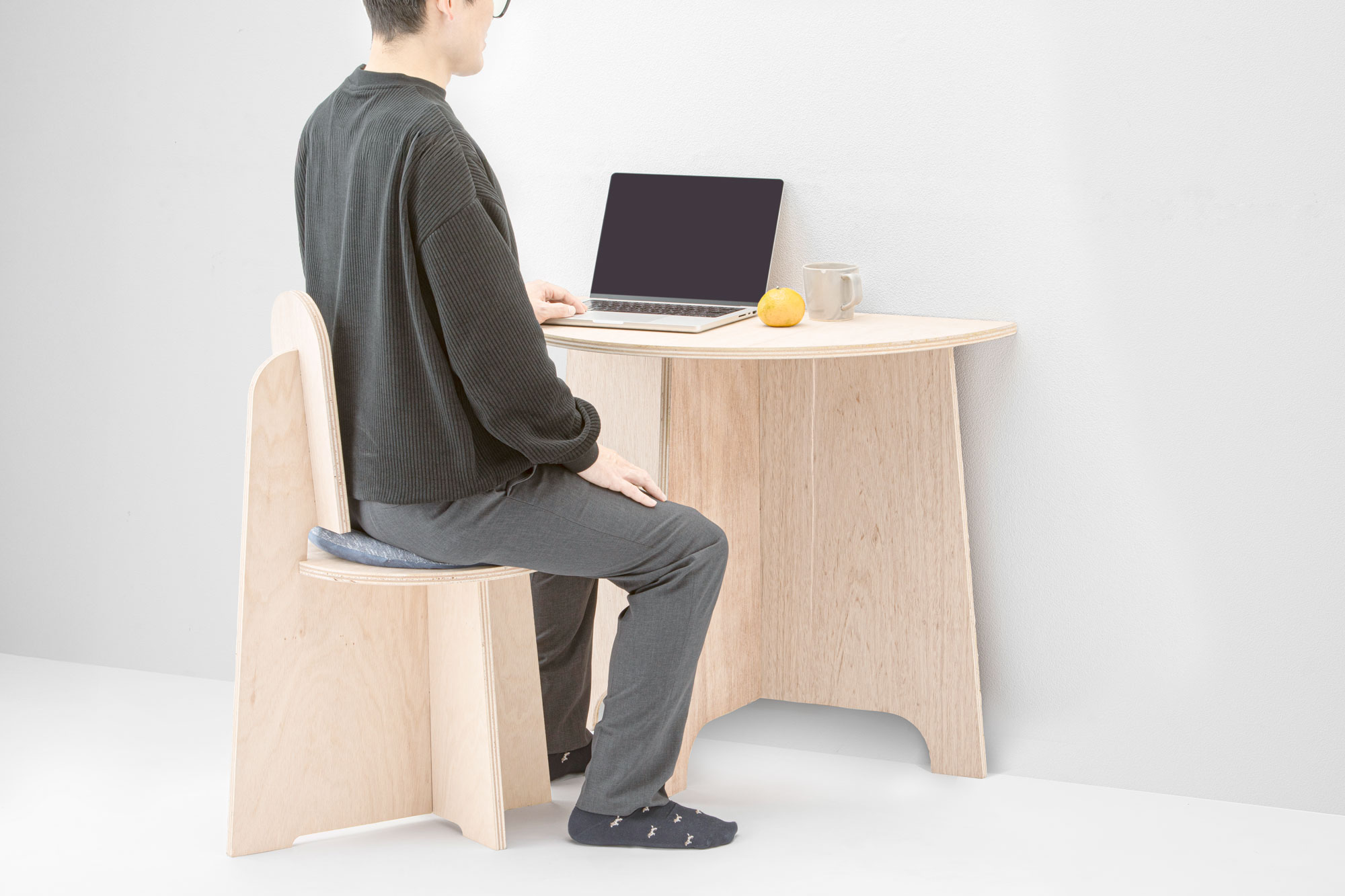 椅子(チェア)・スツール RYAN 5° CHAIR Rと直線の椅子 | CAINZ DIY MARKET | オーダー家具