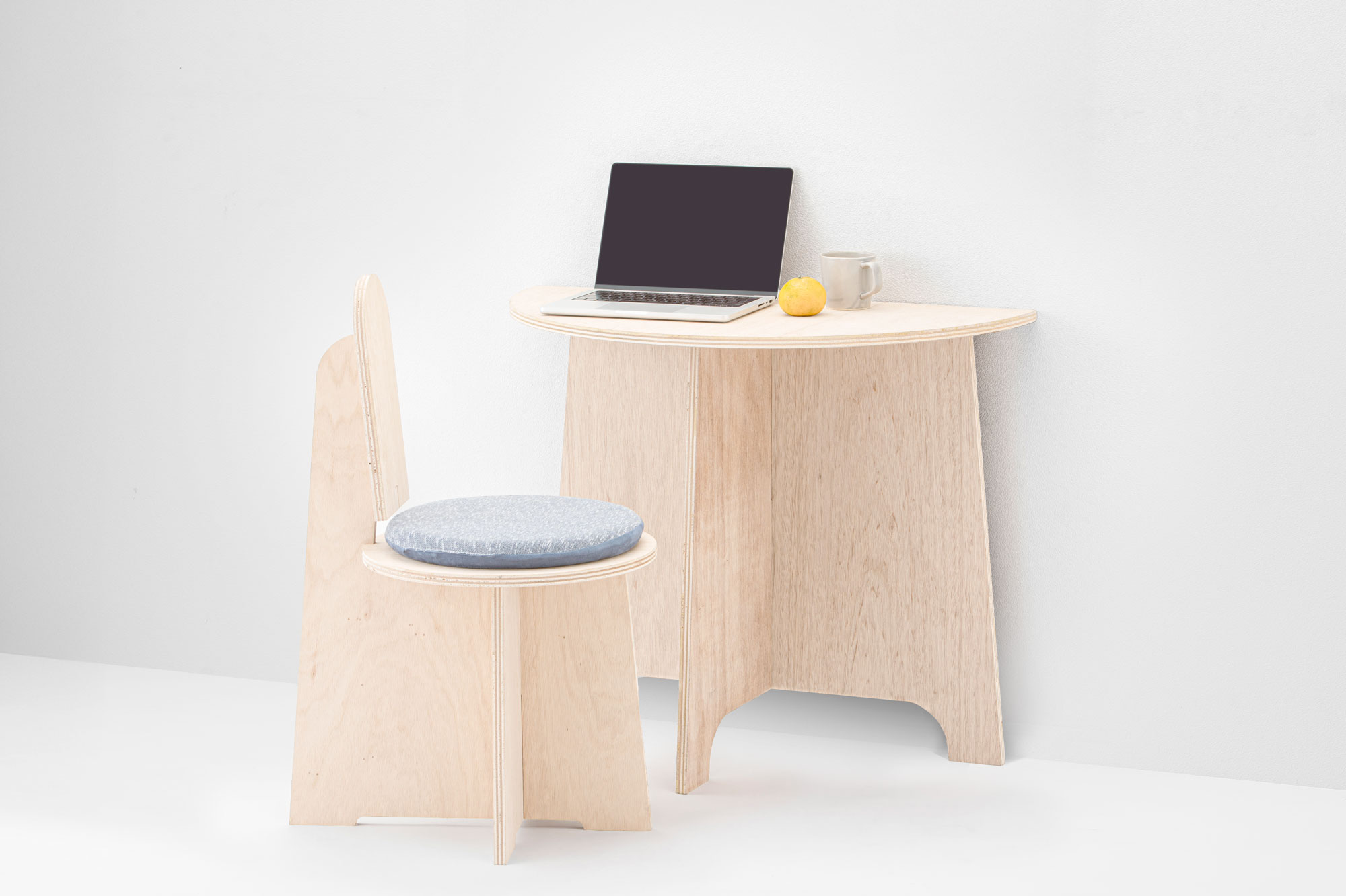 180° TABLE 半円のテーブル | CAINZ DIY MARKET | オーダー家具