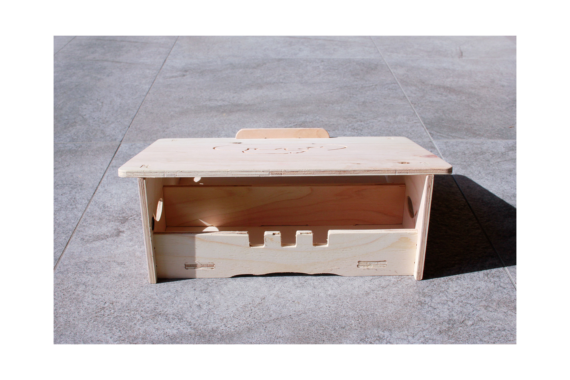 クマとサカナのパソコンスタンド | CAINZ DIY MARKET | オーダー家具