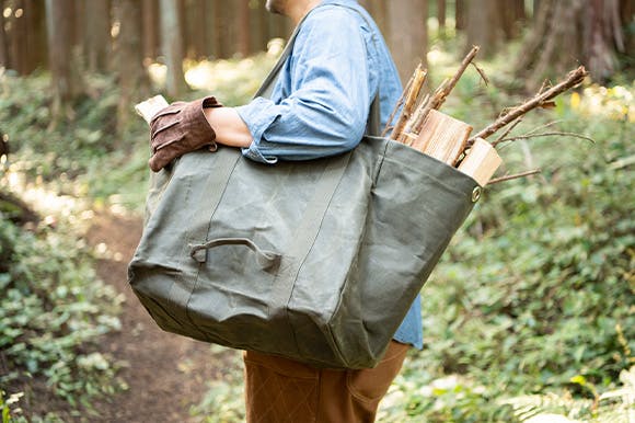 5.薪の持ち運びに便利な専用バッグ