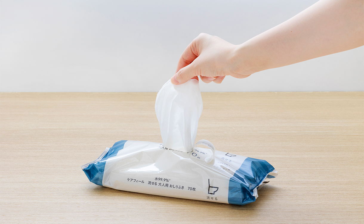 ケアフィール 水99.9% 流せる大人用おしりふき 70枚×2個パック | 体