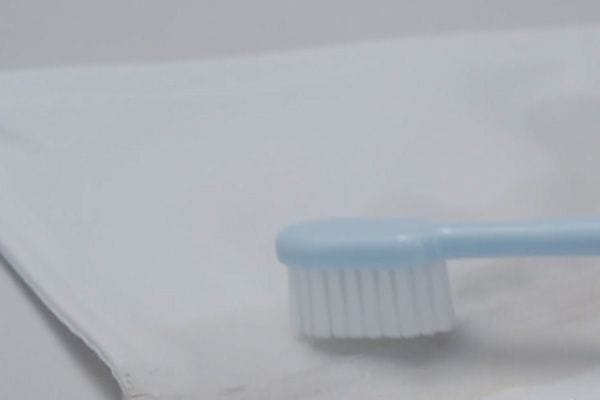 歯ブラシを使うとさらに効果的に浸透